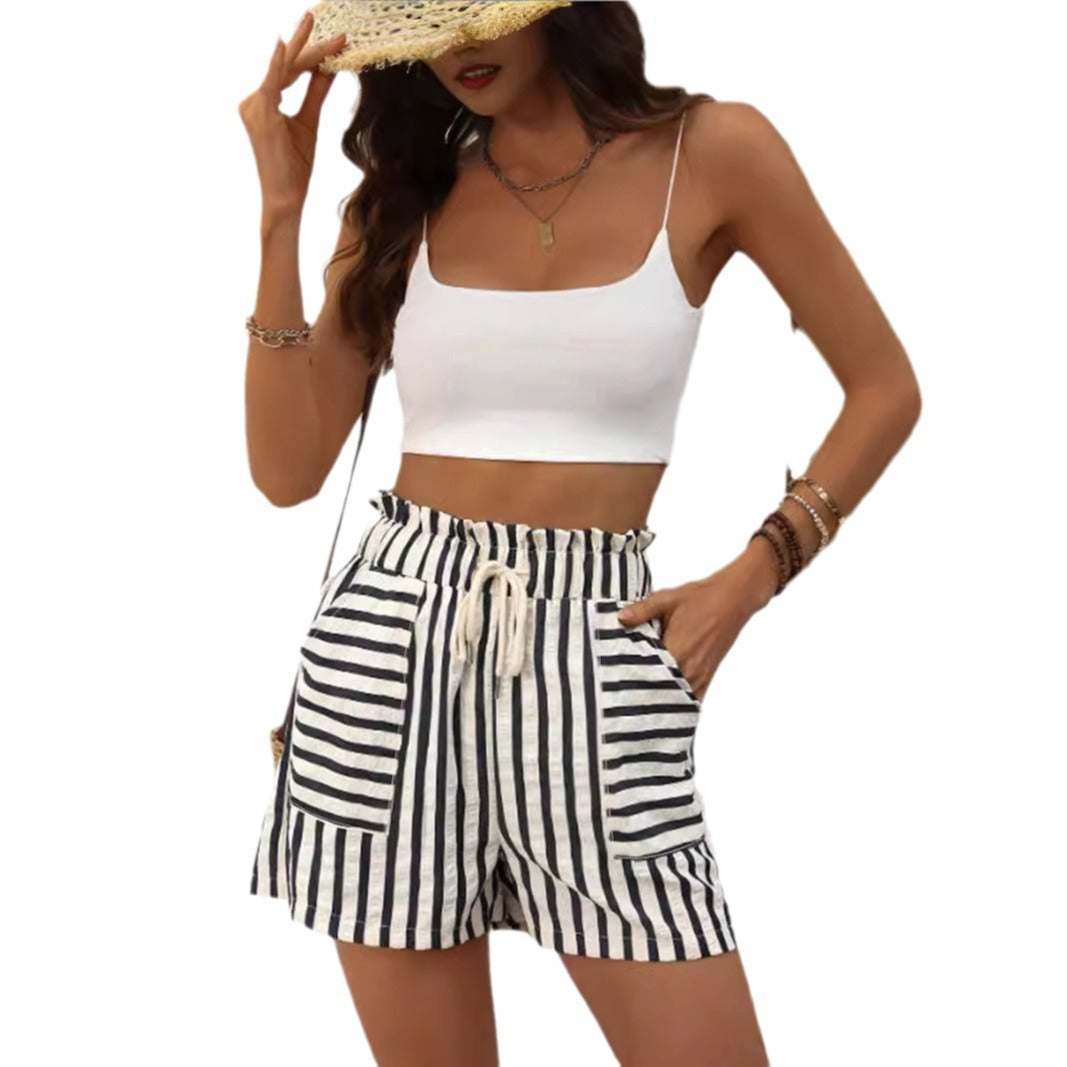 Short rayé avec taille élastique froncée et cordon de serrage réglable