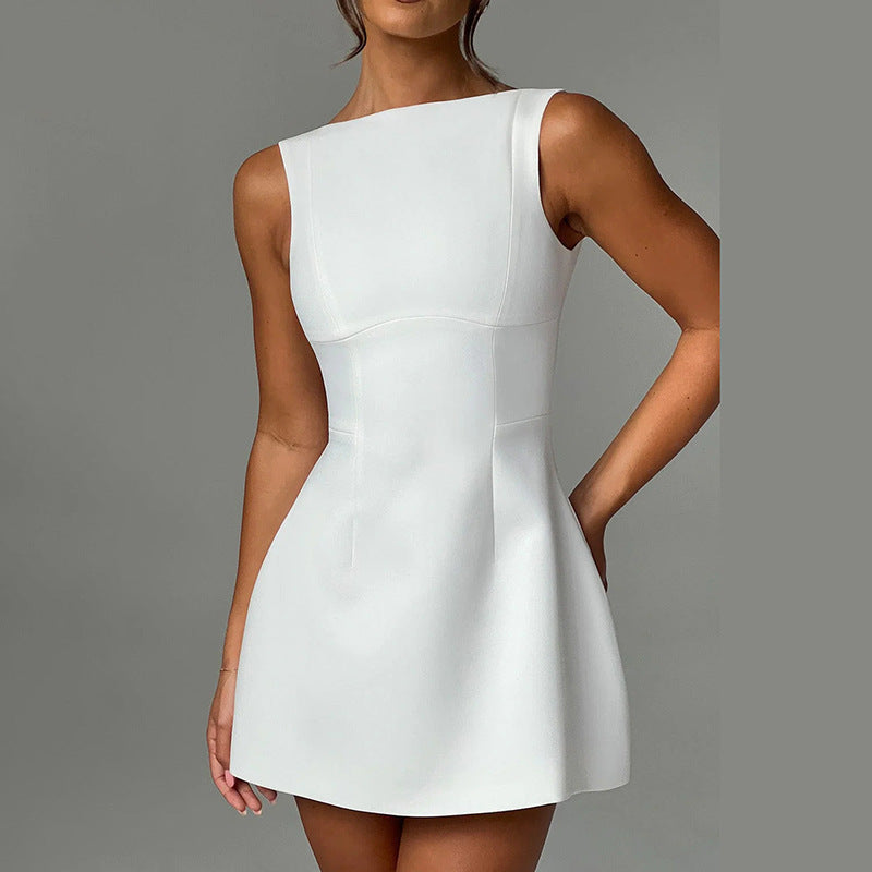 Robe courte dos nu – Élégance et sensualité réunies en un seul look