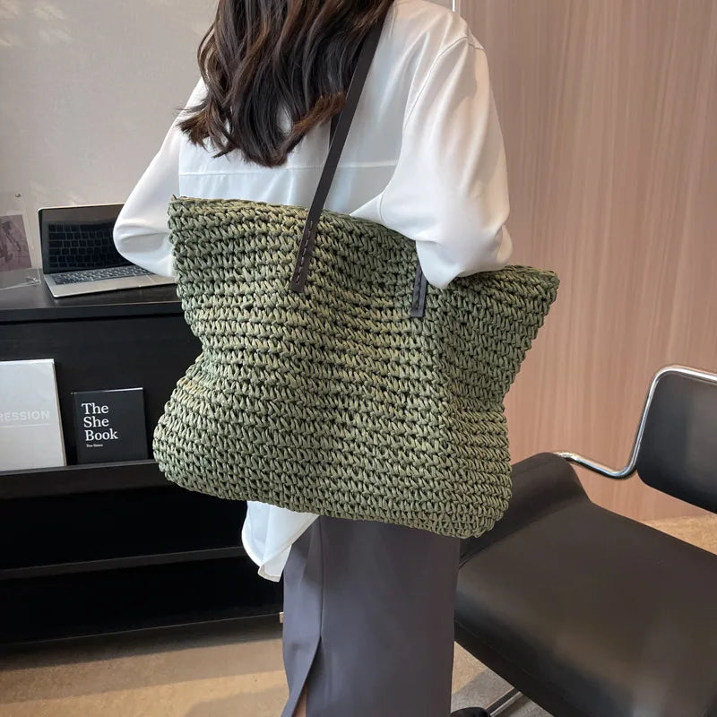 Bolso de paja con asas de cuero