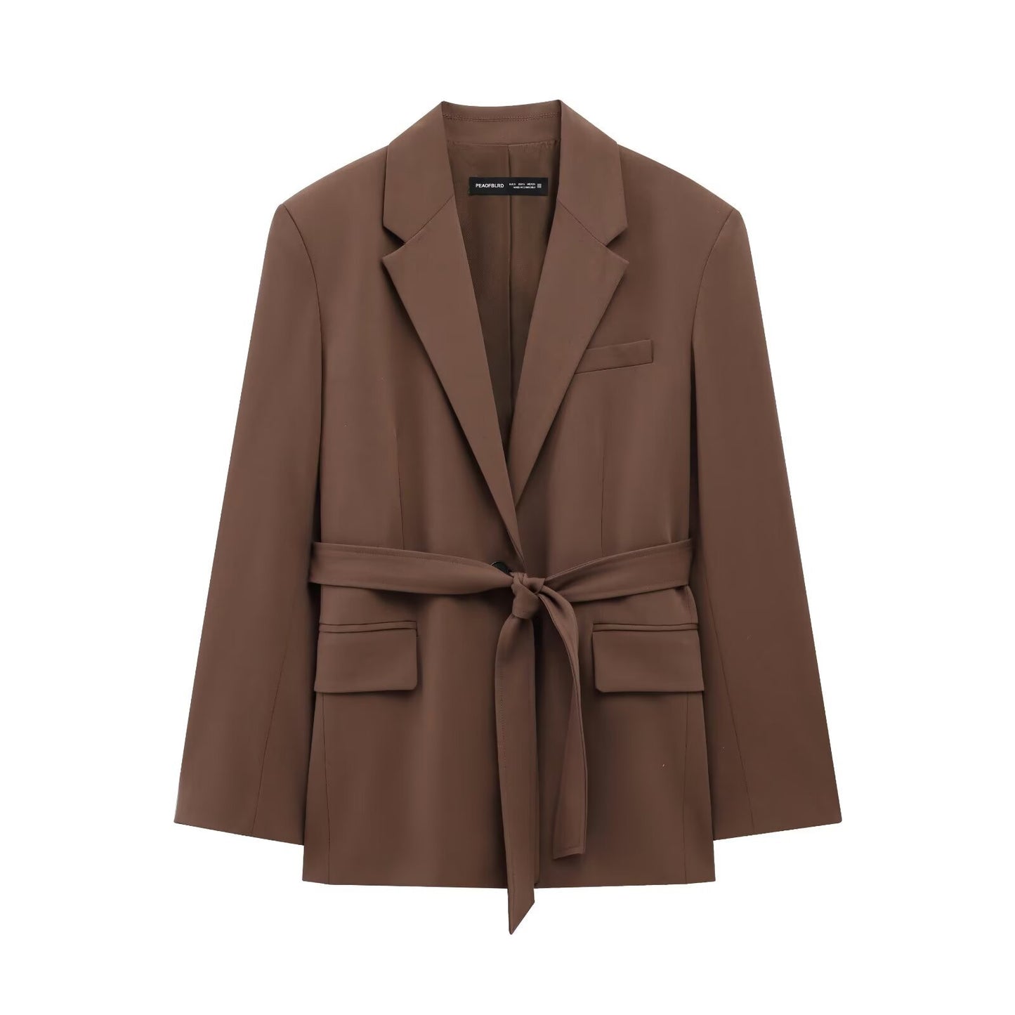 Costume deux pièces avec un blazer à nœud et un pantalon droit
