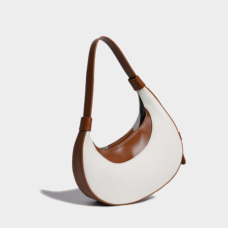 Bolsode media luna. Diseño moderno, minimalista y elegante, ideal para llevar al hombro en un look casual chic. Perfecto para el día a día
