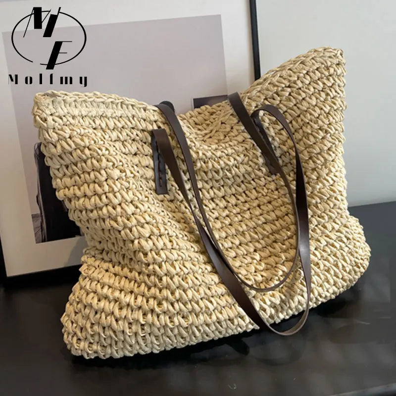 Bolso de paja con asas de cuero