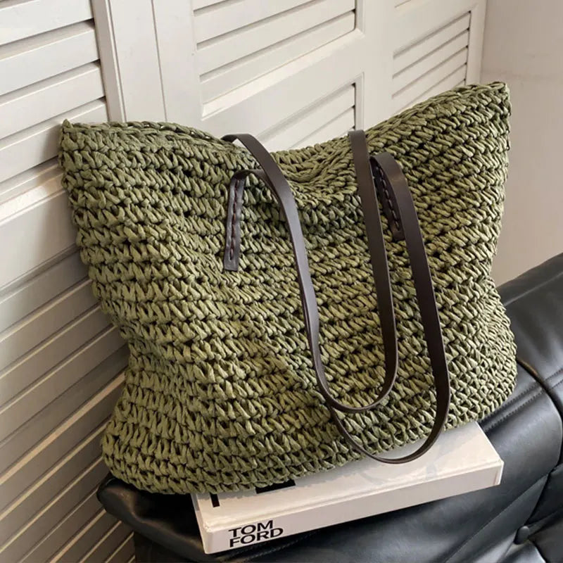 Bolso de paja con asas de cuero