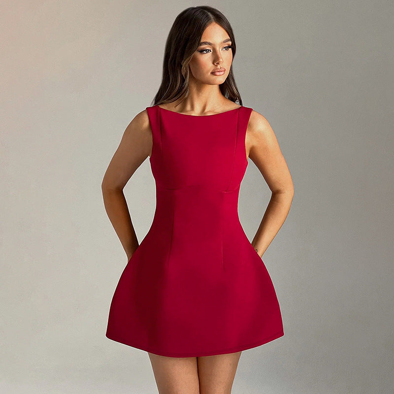 Robe courte dos nu – Élégance et sensualité réunies en un seul look